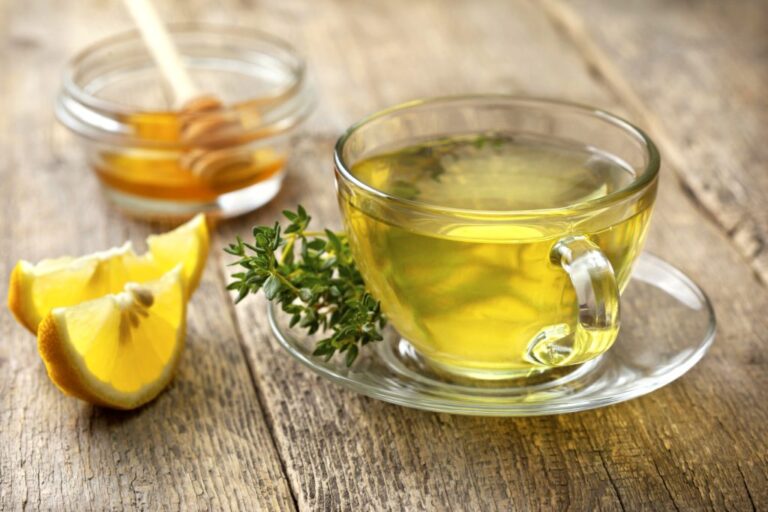 ۶ برترین خواص چای آویشن برای سلامت جسم و روح