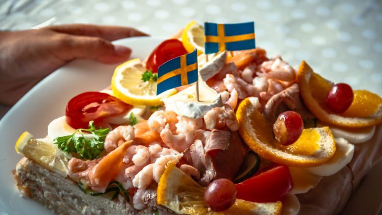 رژیم غذایی سوئدی برای کاهش وزن: کاهش وزن در کمتر از 13 روز + لیست رژیم غذایی
