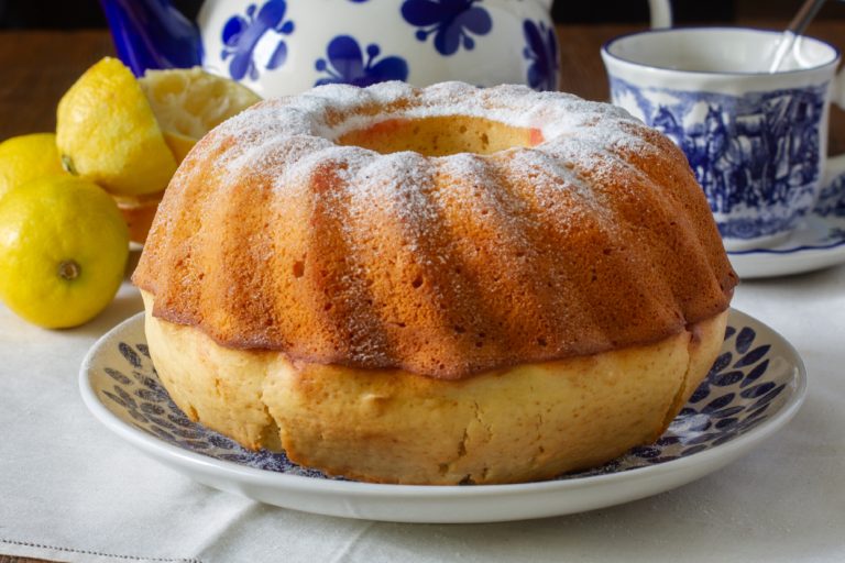 طرز تهیه کیک لیمویی ساده و آسان برای روزهای زیبای بهاری