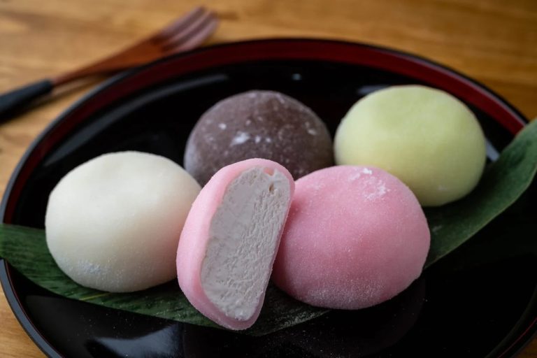طرز تهیه دسر موچی: با این دسر خوشرنگ ژاپنی، در ایام عید همه را شگفت زده کنید!
