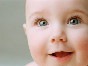 پیش‌ بینی رنگ چشم نوزاد؛ آیا رنگ چشم کودک شما تغییر می کند؟
