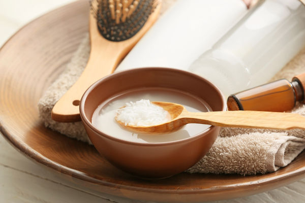 فواید آب برنج برای پوست صاف کردن مو با مواد طبیعی در خانه