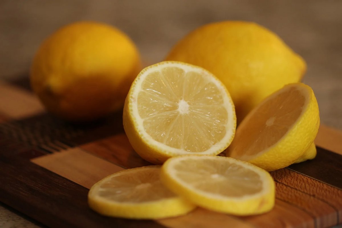 تاثیر مالیدن لیمو بر روی گردن درمان خانگی مسمومیت غذایی