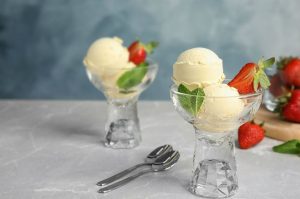طرز تهیه بستنی رژیمی میوه ای، یک بستنی خوشرنگ برای روزهای گرم