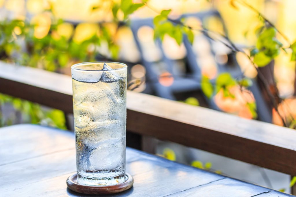 عوارض جانبی نوشیدن آب سرد
غذاهای مضر در ماه رمضان