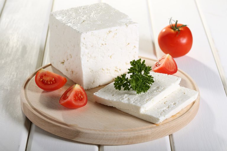 فواید پنیر فتا: پنیر خوشمزه و غنی از مواد مغذی