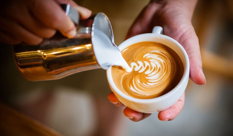 آیا نوشیدن قهوه با افزایش وزن همراه است؟