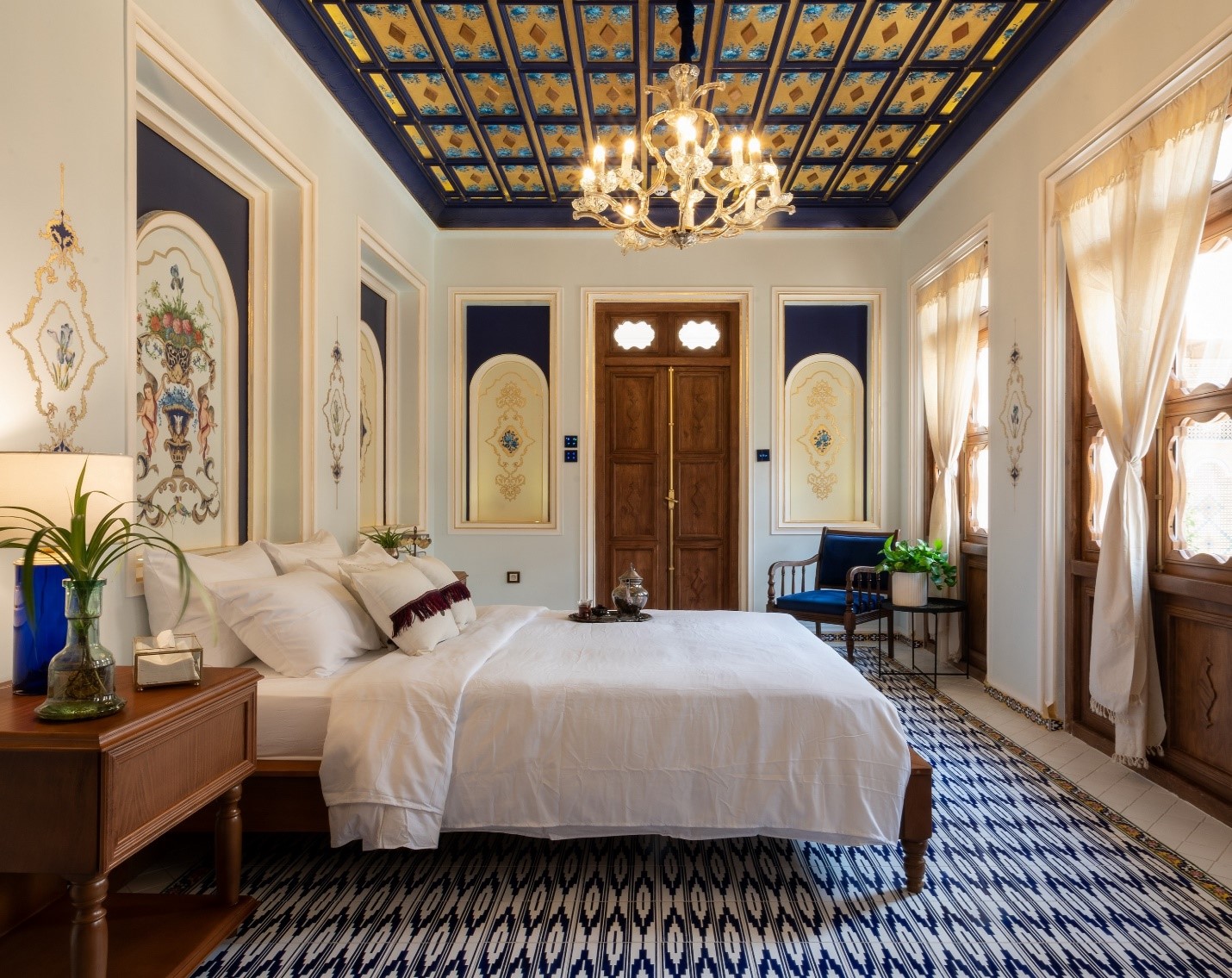 آشنایی با هتل نوساز و زیبای شیراز