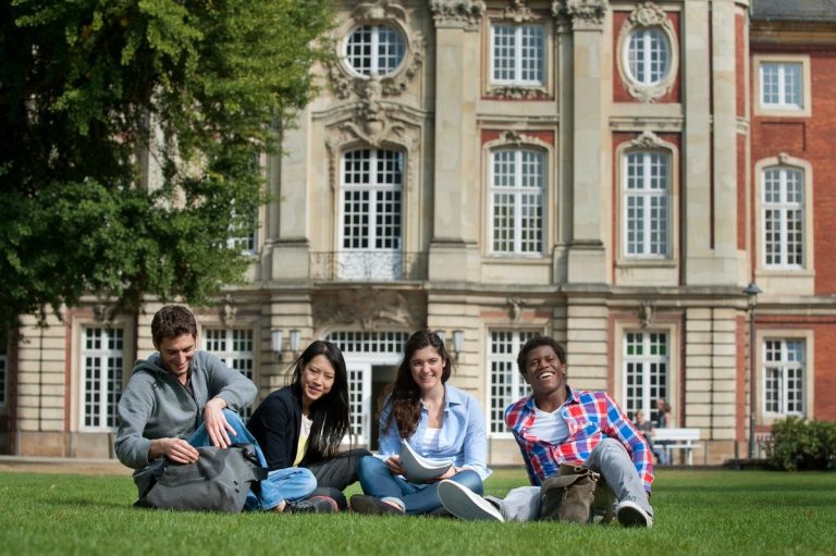 راهنمایی کامل تحصیل در آلمان: شرایط، مدارک و هزینه های آن