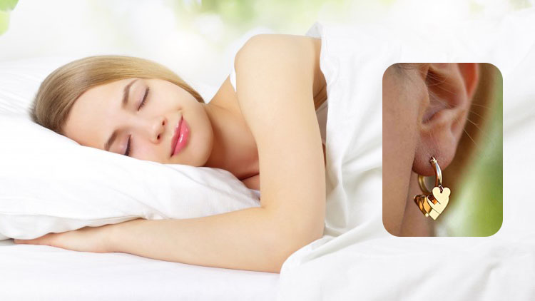 عوارض جانبی خوابیدن با گوشواره
