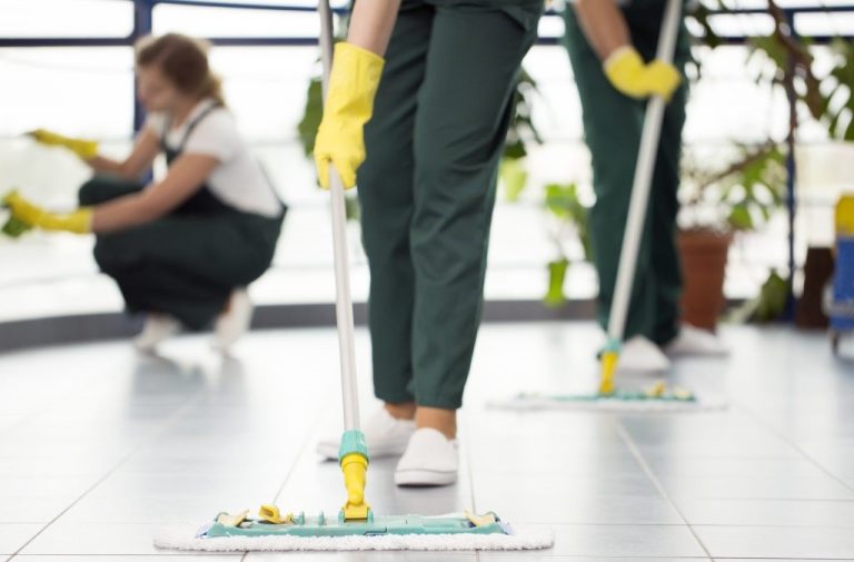 راهنمای کامل انتخاب نظافتچی حرفه‌ای