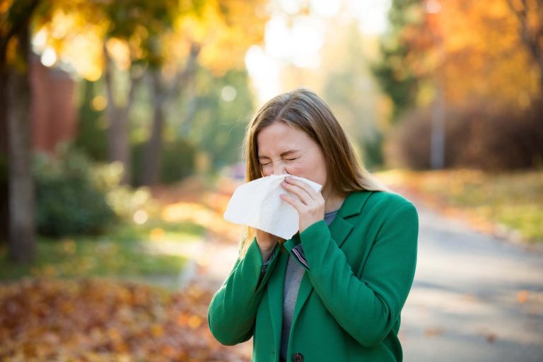 آلرژی پاییزی؛ علائم حساسیت‌‌ فصل پاییز چیست و چه تفاوتی با سرماخوردگی دارد؟