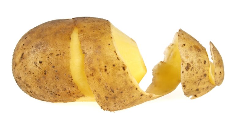 10 فایده شگفت انگیز پوست سیب زمینی (کچالو) برای سلامتی