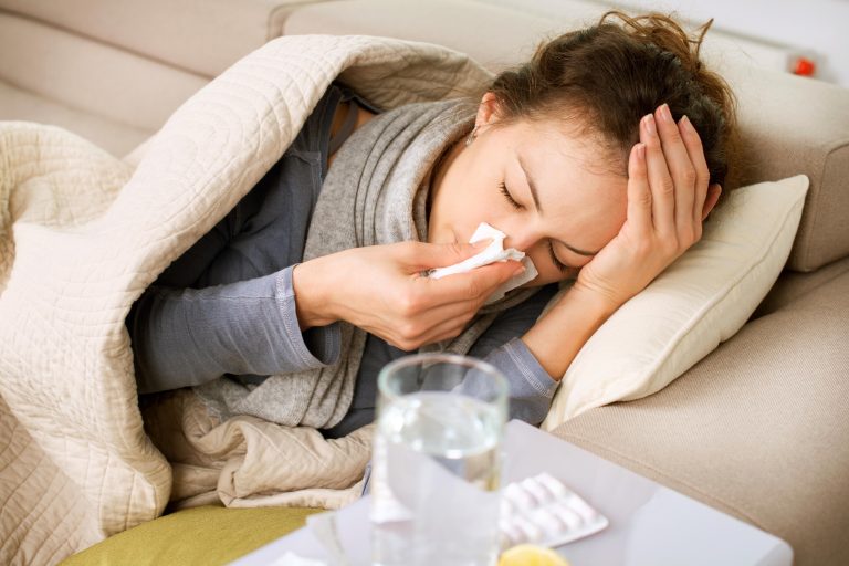 علائم آنفولانزای جدید؛ نشانه‌ها، فاکتورهای خطر و راه‌های پیشگیری از این بیماری را بشناسید!