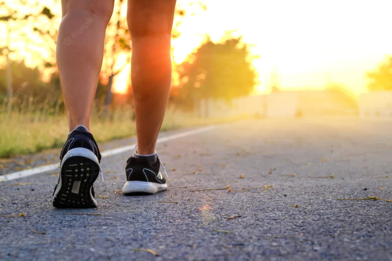 کمتر از ۷ هزار قدم پیاده روی در روز شما را به مرگ نزدیک می کند