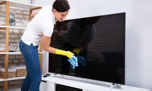 با نظافت صحیح تلویزیون به افزایش طول عمر آن کمک کنید