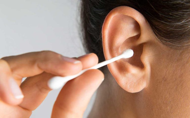 ۵ راهکار که کمک می‌کند گوش‌ها را به مدت طولانی تمیز نگه دارید!