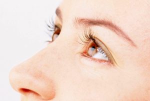 درمان خانگی خشکی چشم: با این 7 ماده طبیعی خشکی چشم خود را درمان کنید!