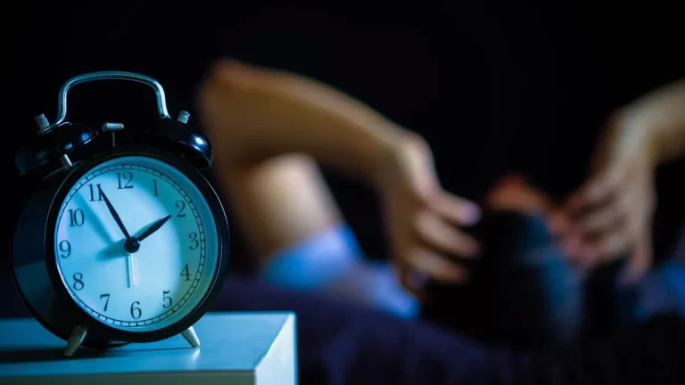 دوباره خوابیدن در نیمه شب با این 10 راهکار موثر شدنی است!