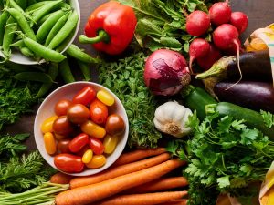 برای تازه نگهداشتن میوه‌ها و سبزیجات از این 9 روش موثر استفاده کنید!