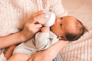 تغذیه نوزاد با شیر مادر، چگونه خطر ابتلا به سرطان سینه را کاهش می‌دهد؟