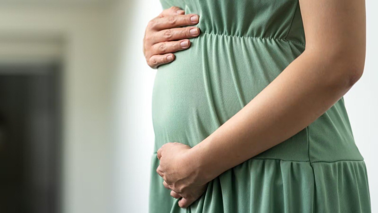 ادرار قرمز در بارداری بارداری بعد از 35 سالگی