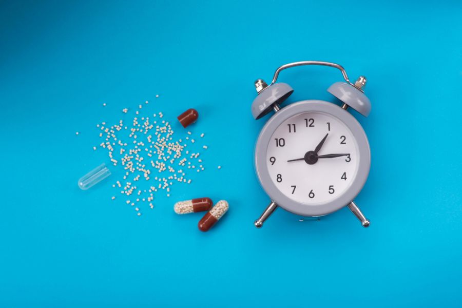 بهترین زمان مصرف ویتامین‌ها چه زمانی است (راهنمای جامع)