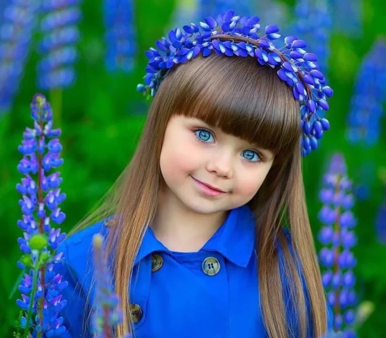 زیباترین کودکان جهان: ۱۰ دختربچه که نگاه جهان را به خود خیره کرده‌اند!