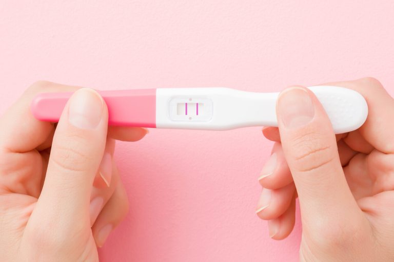 تست بارداری‌تان مثبت شده؟ ۱۲ اقدام مهم پس از آن را بدانید!