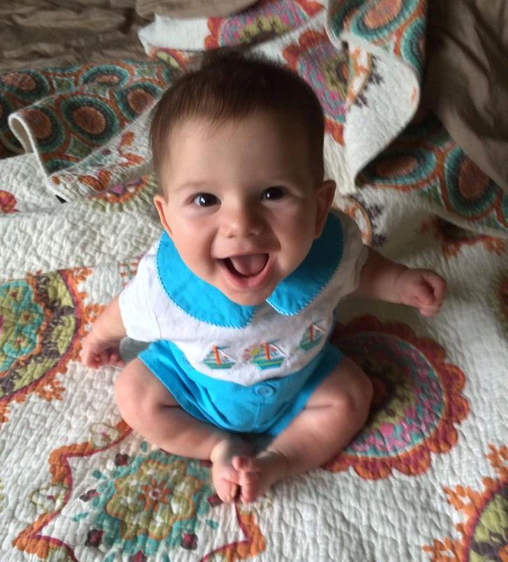 لبخند این کوچولوی شاد برای ذوب یک قطعه یخ کافی است!