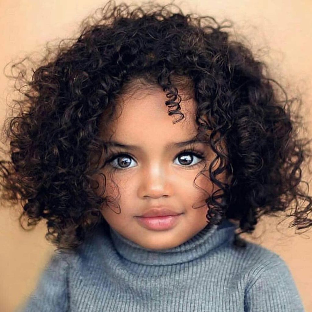 خیره نشدن به این دختربچه کار دشواری است