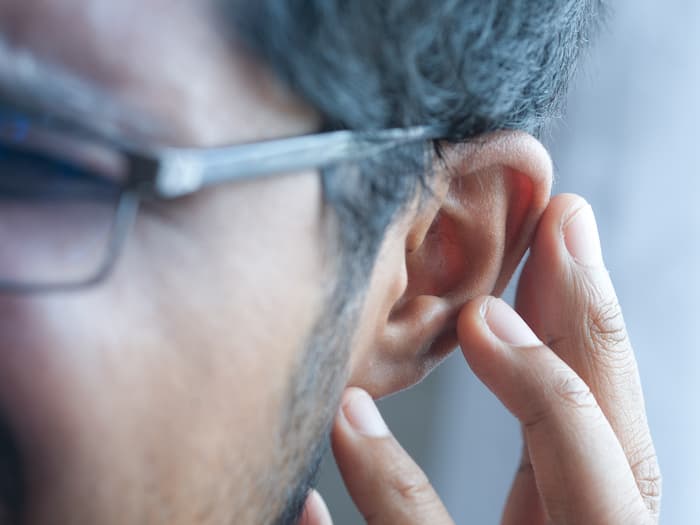 علت گرفتگی گوش چیست؟