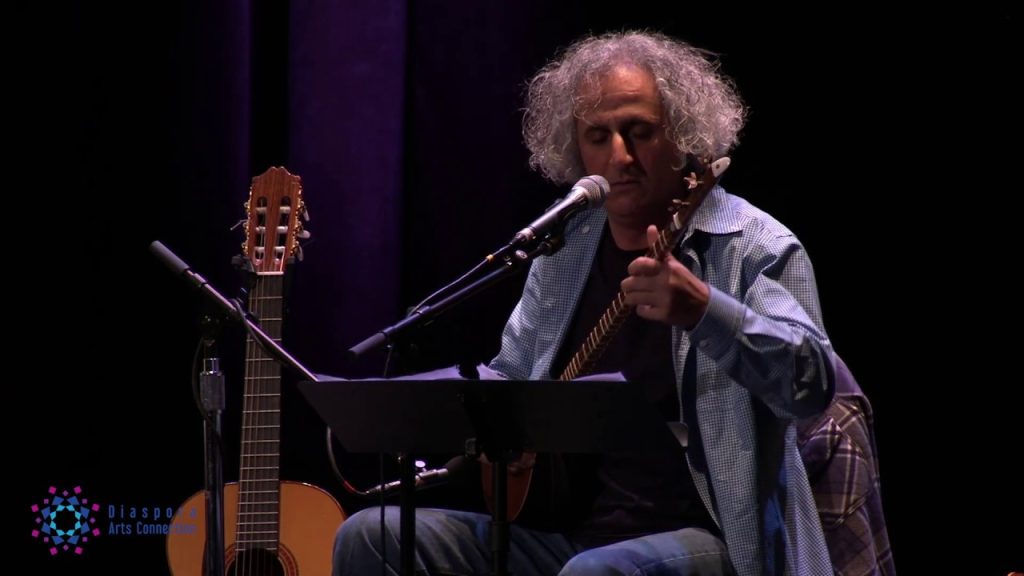 محسن نامجو از چه سبک موسیقی پیروی می‌کند؟