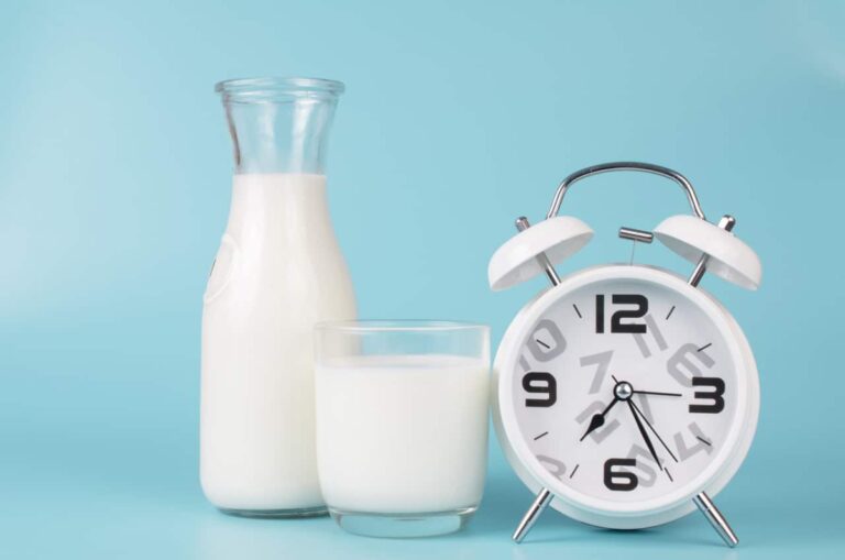 بهترین زمان مصرف شیر: چه زمانی خوردن شیر سم است؟