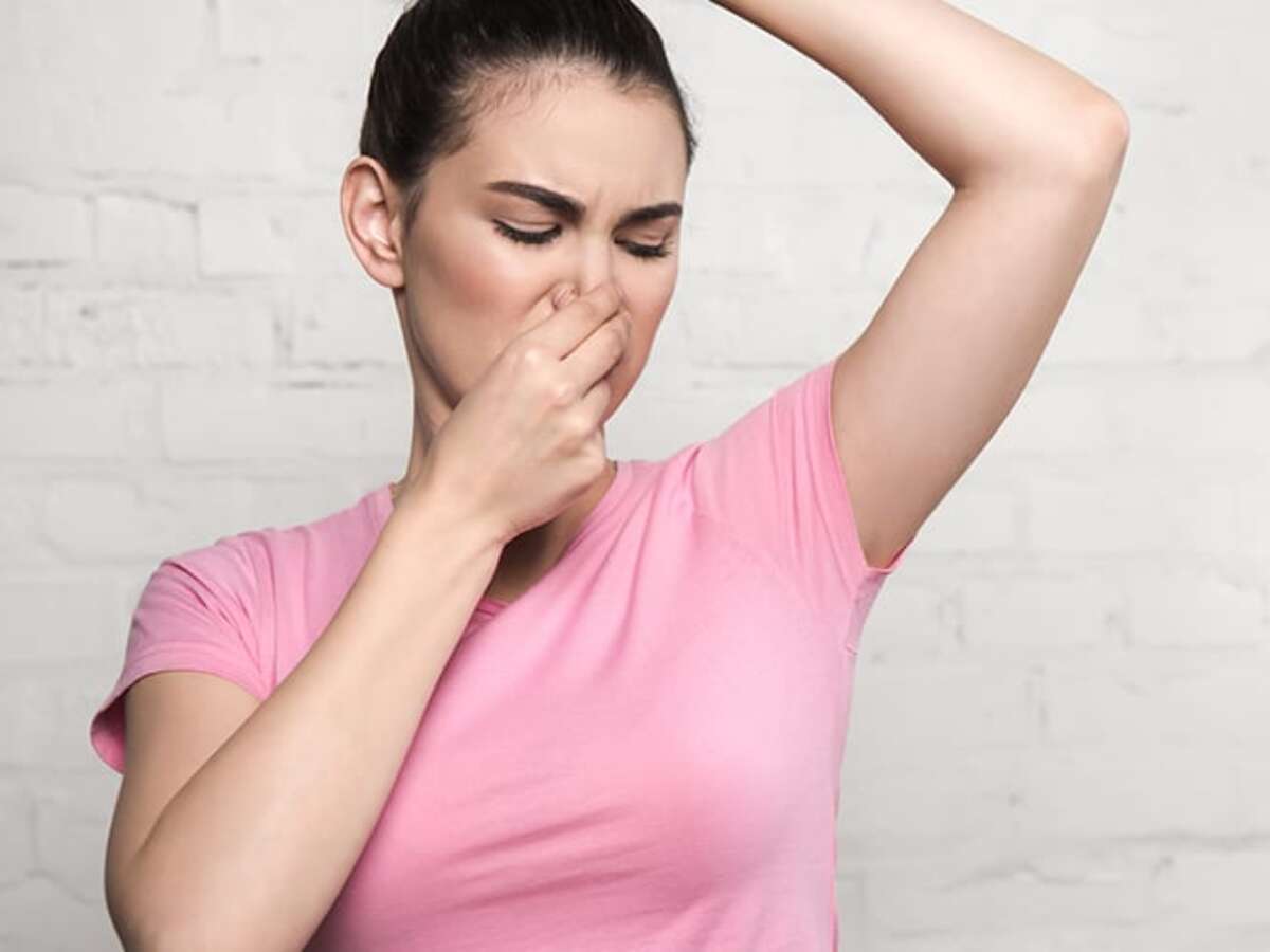 آیا می دانید کمبود کدام ویتامین باعث بوی بد عرق می شود؟