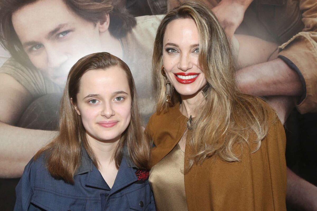 تصاویر آنجلینا جولی و دخترش روی فرش قرمز؛ انگار خانم بازیگر هم جراحی‌ زیبایی رو شروع کرده!