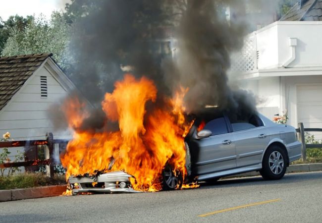 علت آتش سوزی ماشین | هنگام آتش سوزی خودرو چه کنیم؟