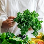 چه سبزیجاتی را بهتر است به صورت خام مصرف کنیم؟