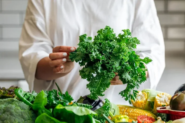 چه سبزیجاتی را بهتر است به صورت خام مصرف کنیم؟