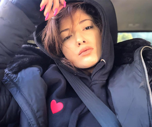 بیوگرافی دنیا دادرسان و آهنگ هایش