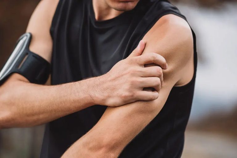 علت خواب رفتن دست چپ از ارنج به پایین + زمان مراجعه به پزشک