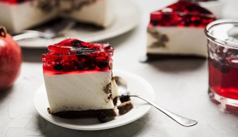 دسر انار با بیسکویت پتی بور و دسر انار با نشاسته (2 روش متفاوت و خوشمزه مخصوص یلدا)