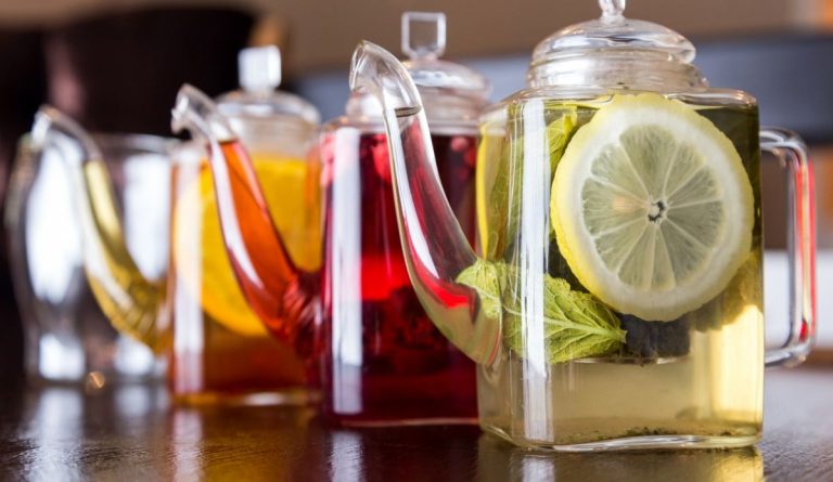 دمنوش برای بیدار ماندن (7 انتخاب سالم و بمب انرژی)