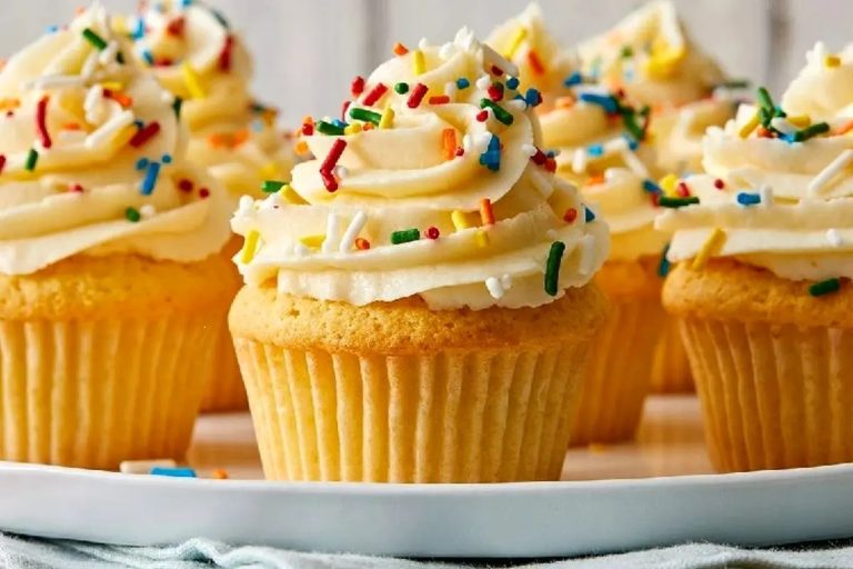 طرز تهیه کاپ کیک وانیلی (2 روش متفاوت در قابلمه و فر)